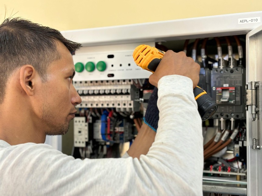 Top Electrical Services in Dubai for Your Home & Business