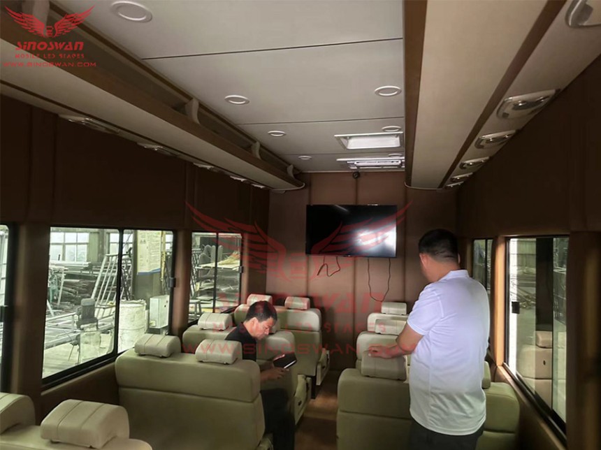 mobile display trailers