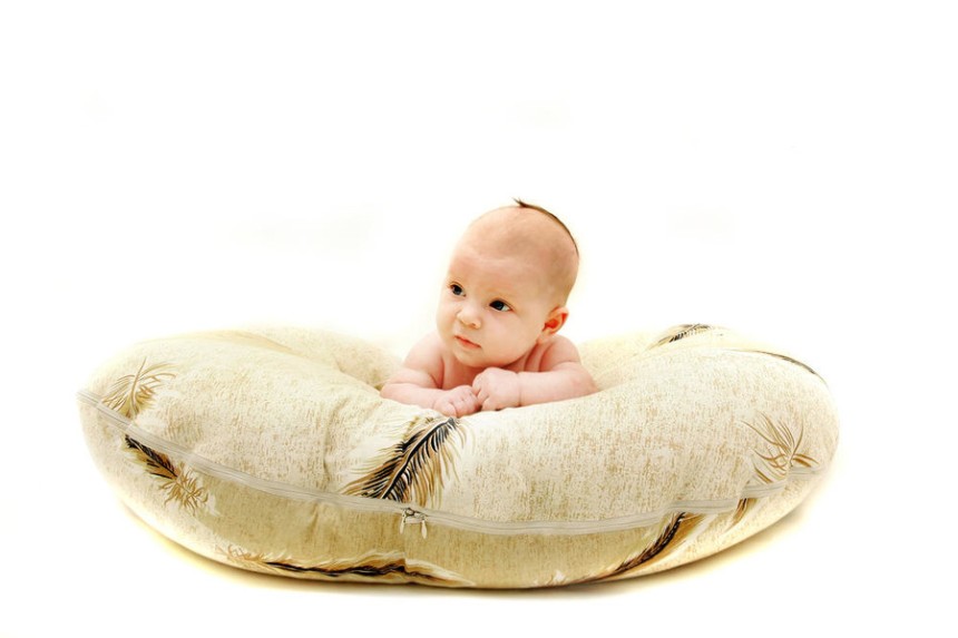 amazing nursing pillow benefits that make feeding easier