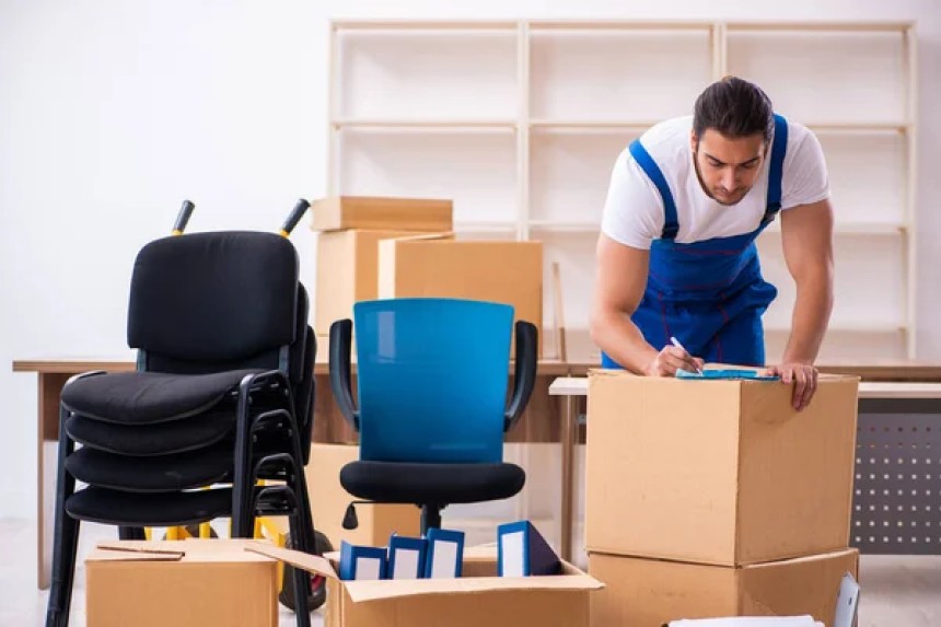 A seamless way to move furniture from store to space, with care, timing and precision at every step.