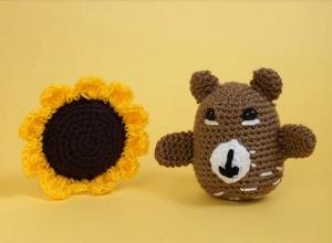 Handmade vs. Ready-Made: Which Gift Hamper for a New Born Baby Is Better?
