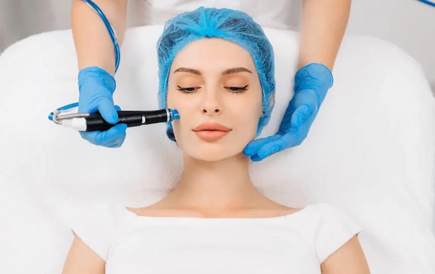 How does Glam Clinic Islamabad reduce long-term skin damage?