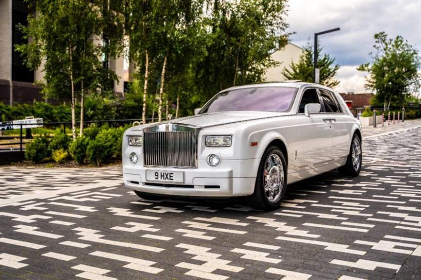 Why White Phantom Hire Continues to Be a Popular Choice for Luxury Events