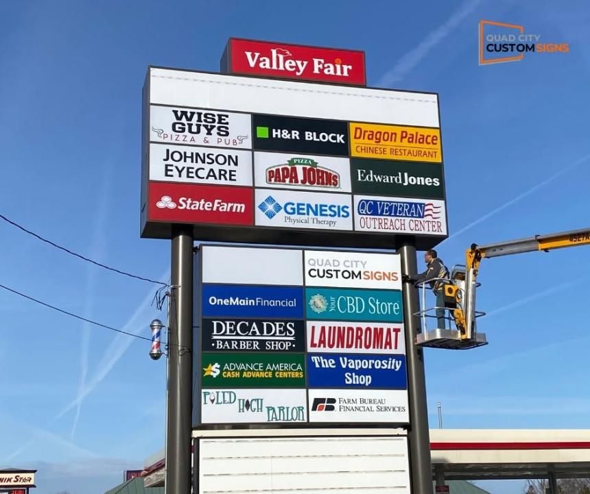 Best Custom Pylon Signs in Davenport – Improve Your Business Visibility