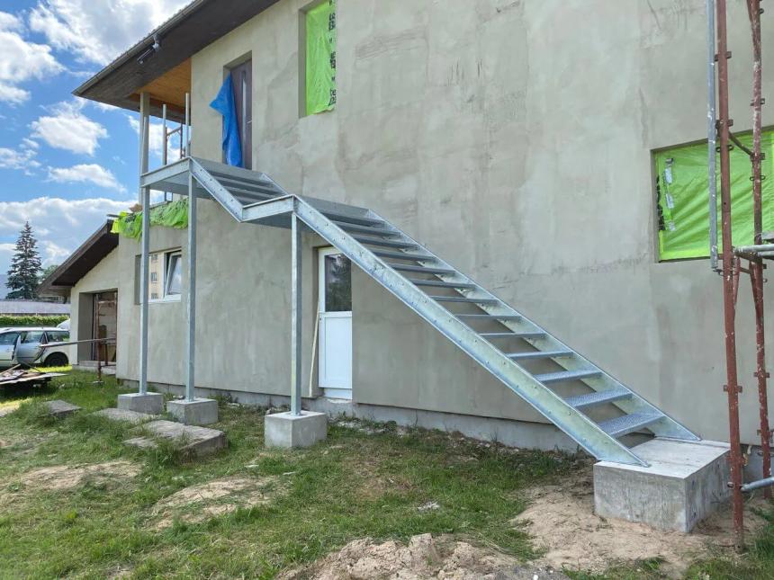 Benefits of Metal Staircase Design for Modern Spaces