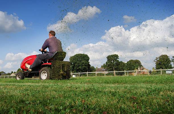 Why Homeowners Prefer a Lawn Tractor in Abilene for Year-Round Lawn Care