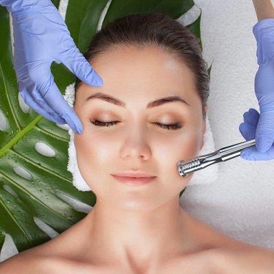 7 Microdermabrasion Benefits You Should Know